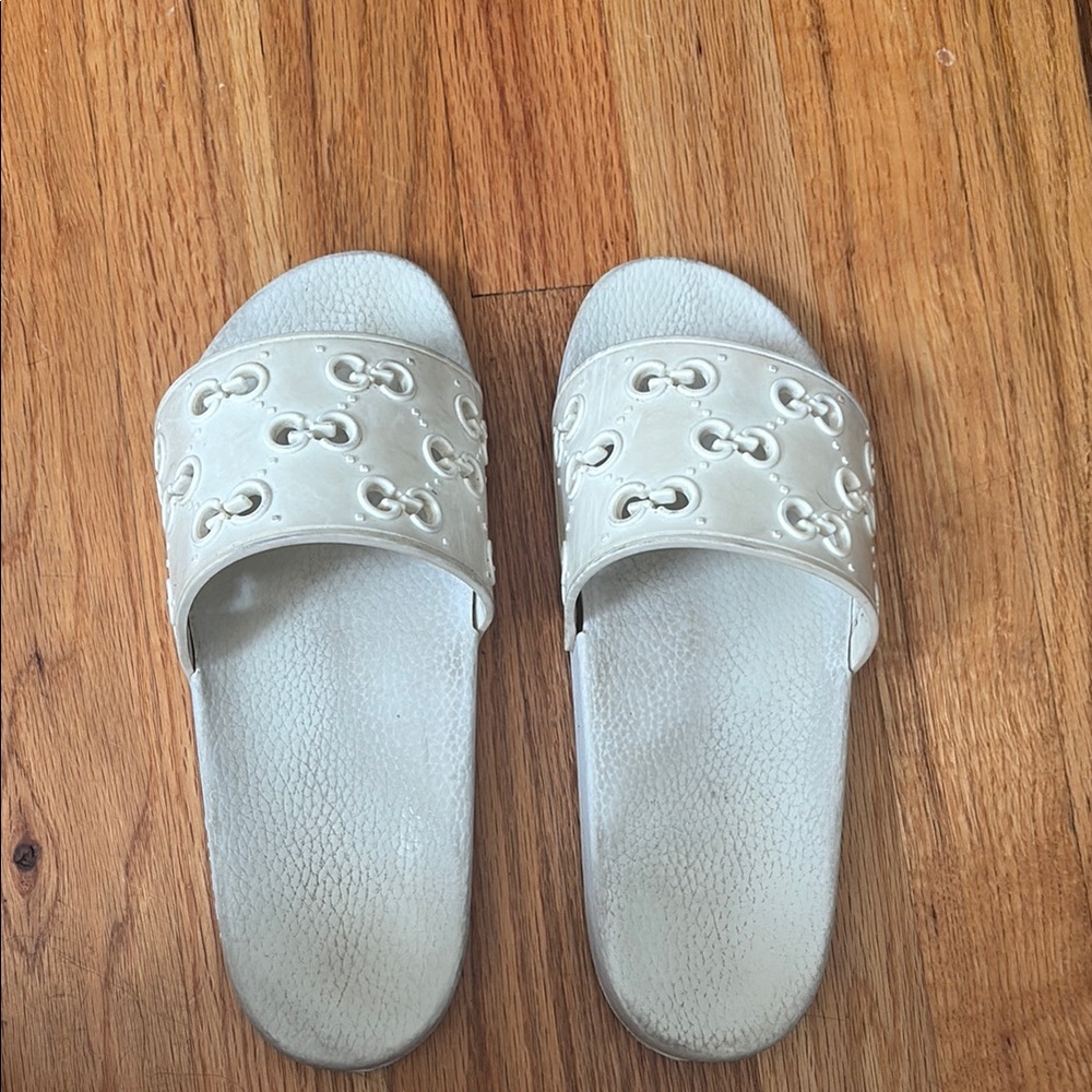 White Gucci pool slides